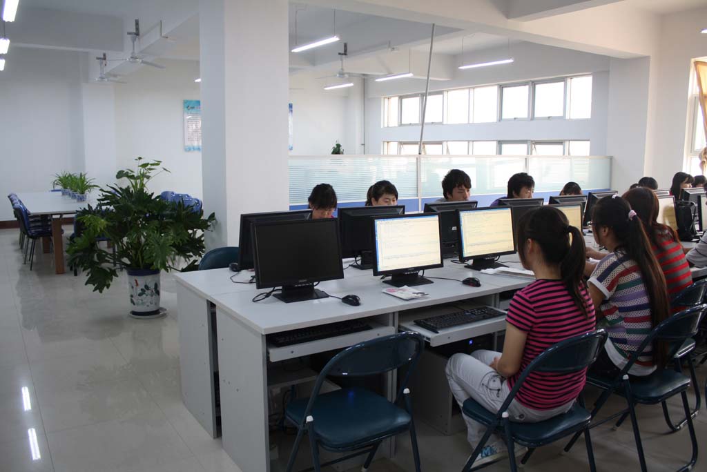 公司与西安聚合共建校内软件实训基地