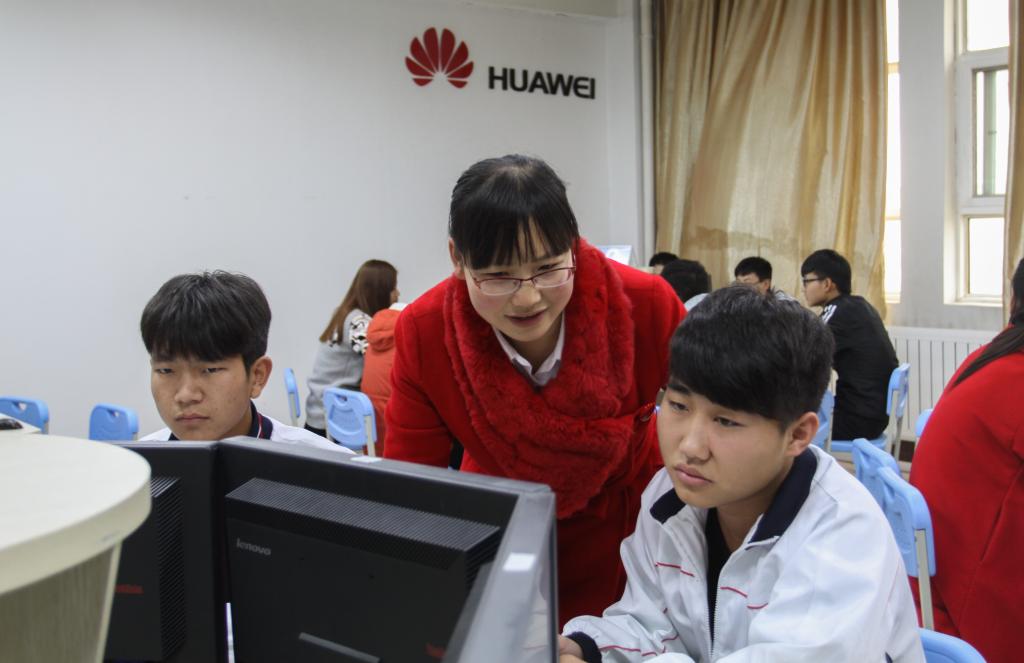 华为讲师给员工上华为认证课程